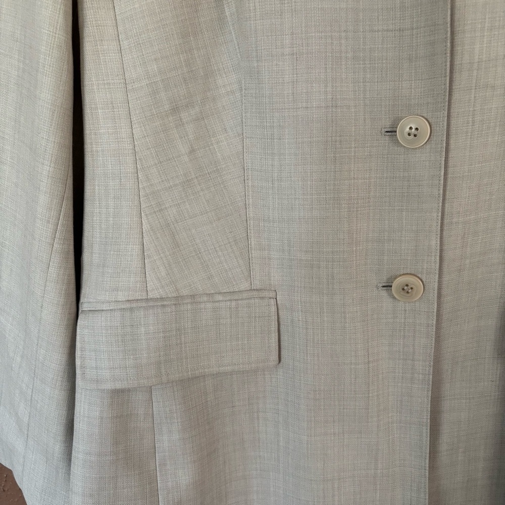Ann taylor LOFT Women's Beige Blazer 100% wool size 12P - Picture 3 of 9